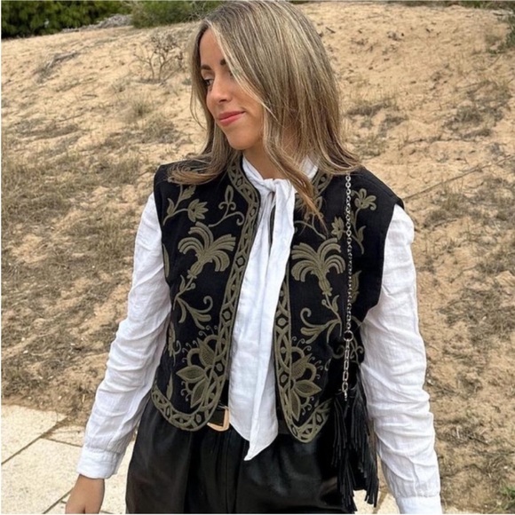 NEW ZARA CROPPED EMBROIDERED VEST - Picture 2 of 6